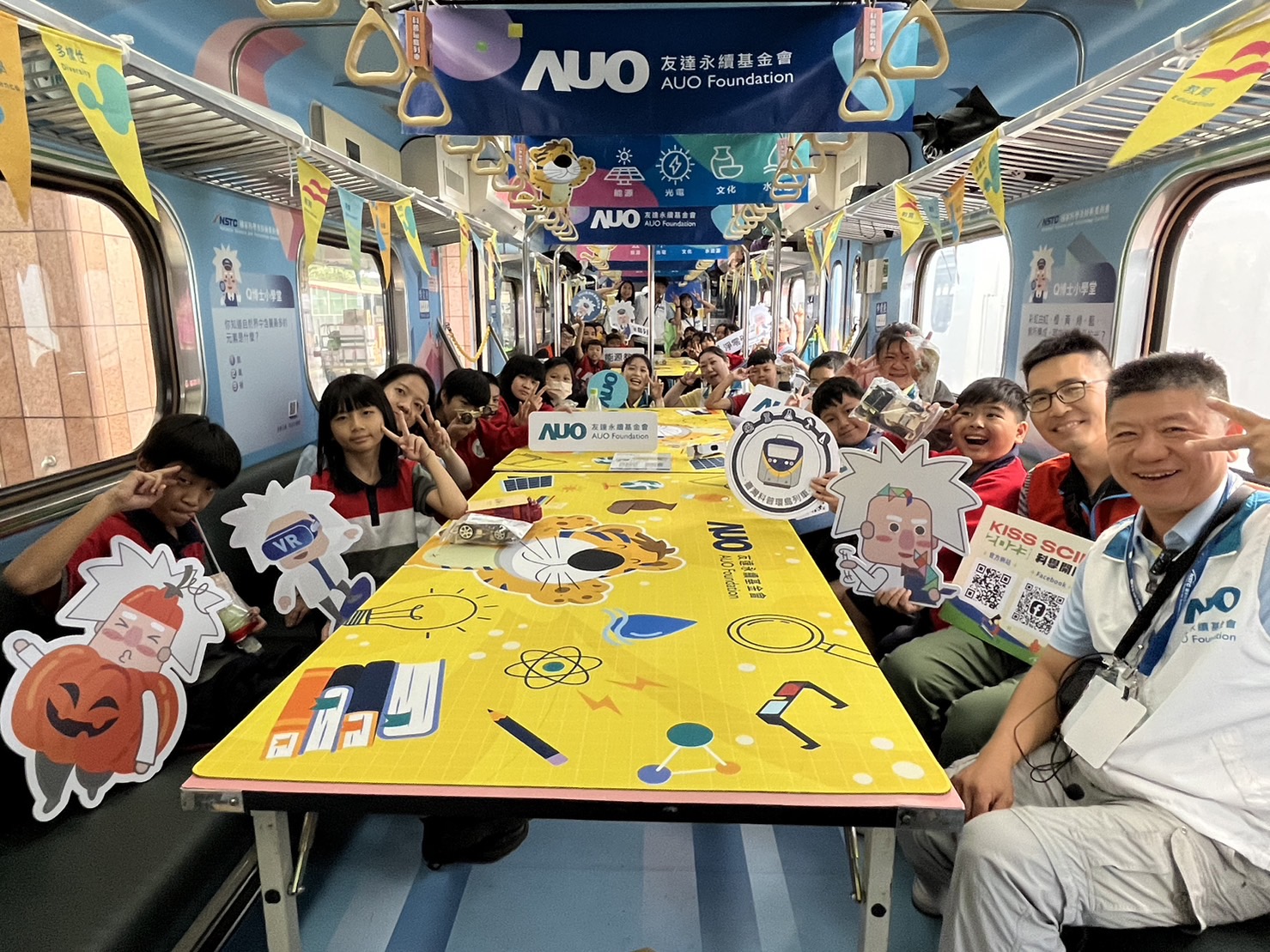G22恒峰永續基金會參與「臺灣科普環島列車」，設計基礎科學車廂課程，以「淨零碳排和永續能源」為主題，讓學生透過創意實驗認識淨零知識，以及思考生活中的減碳行為